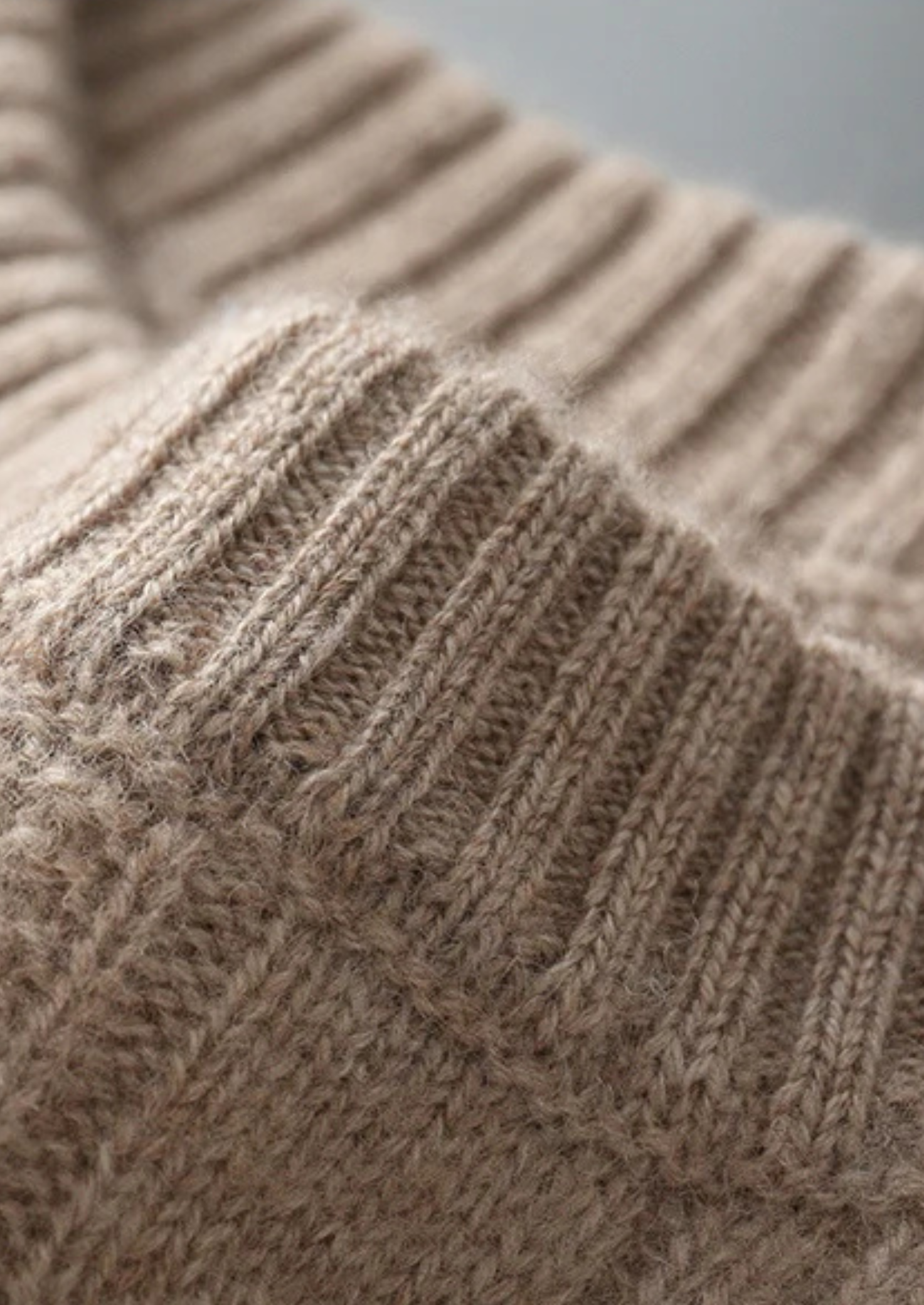 PURE EXTRA-FINE MERINO WOOL CABLE CREWNECK