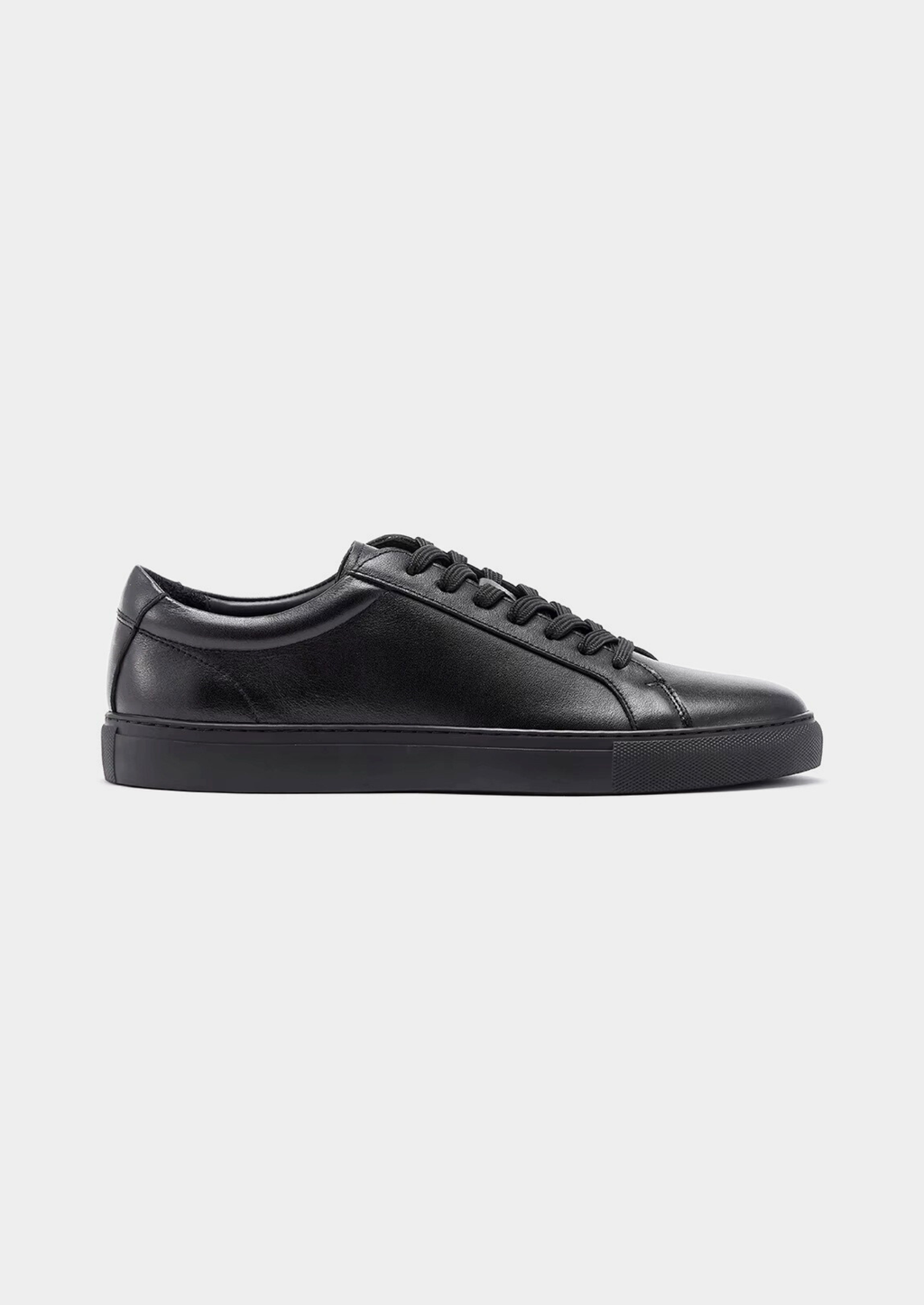 BLACK ESSENTIAL LEATHER SNEAKER