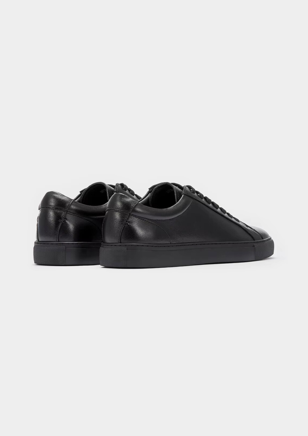 BLACK ESSENTIAL LEATHER SNEAKER